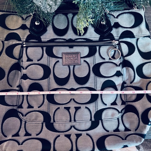 Coach Poppy Tote - Picture 6 of 12